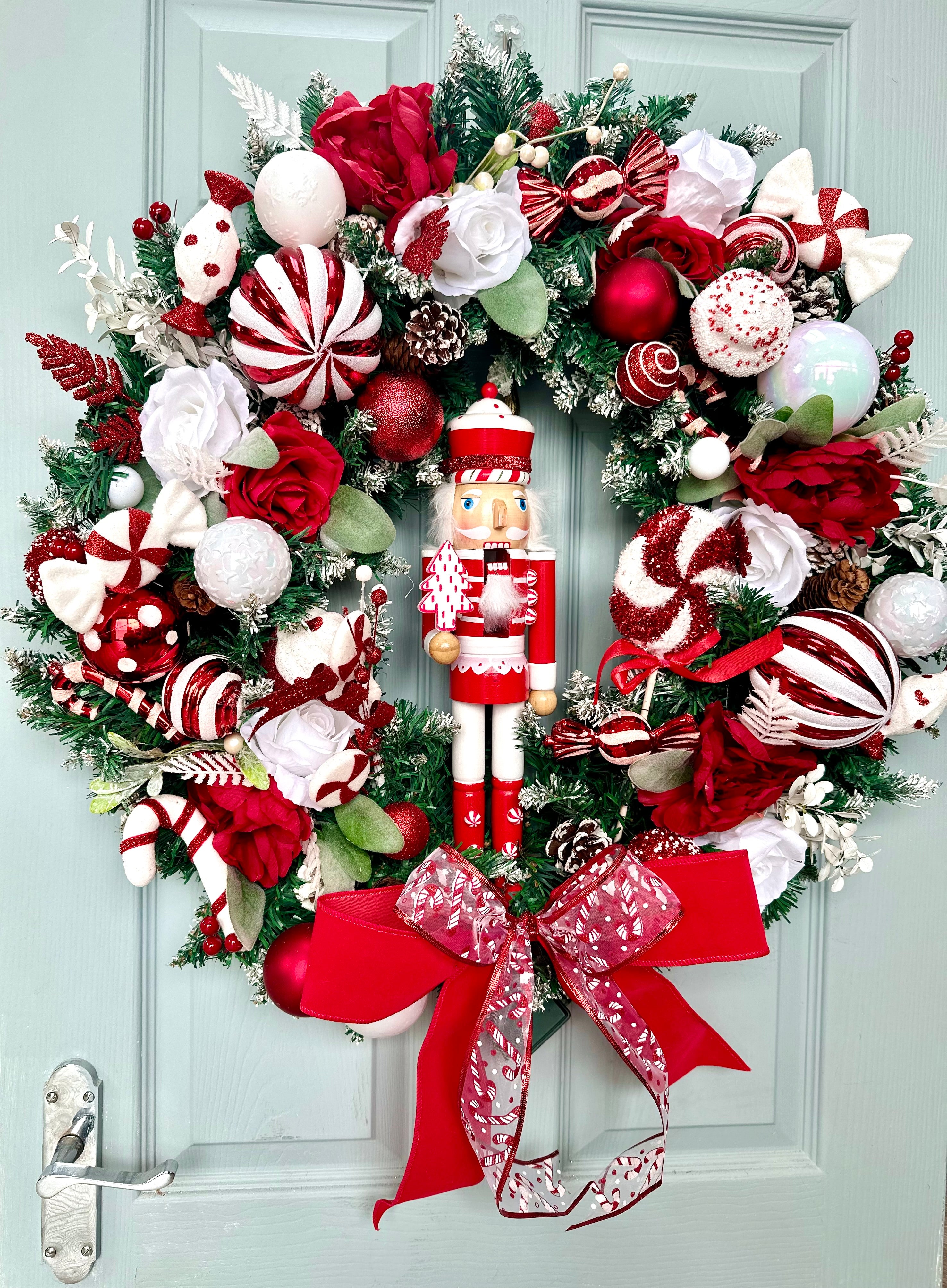 Deluxe Candy-cane Nutcracker wreath (with led lights)