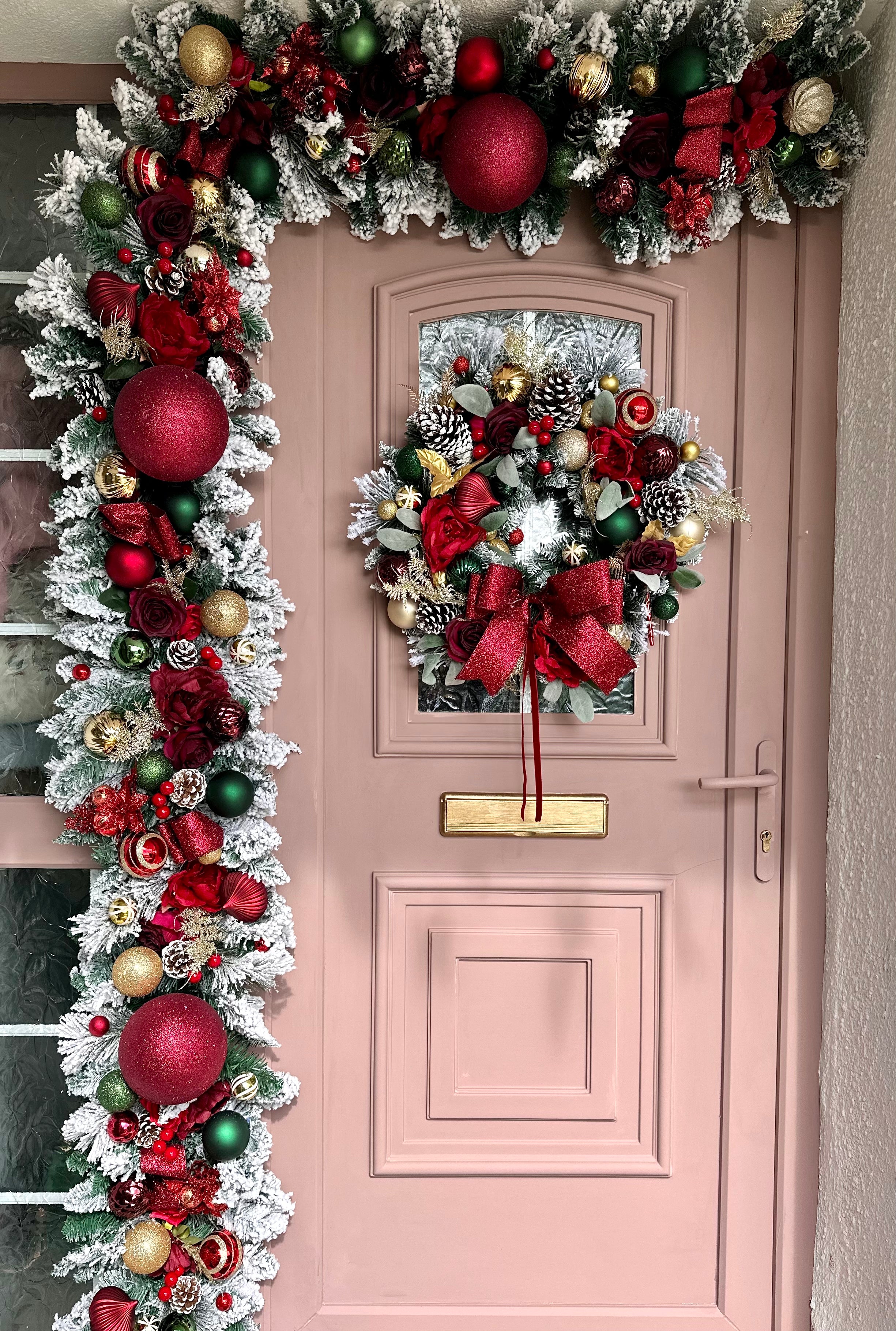 Traditional Noel wreath and garland