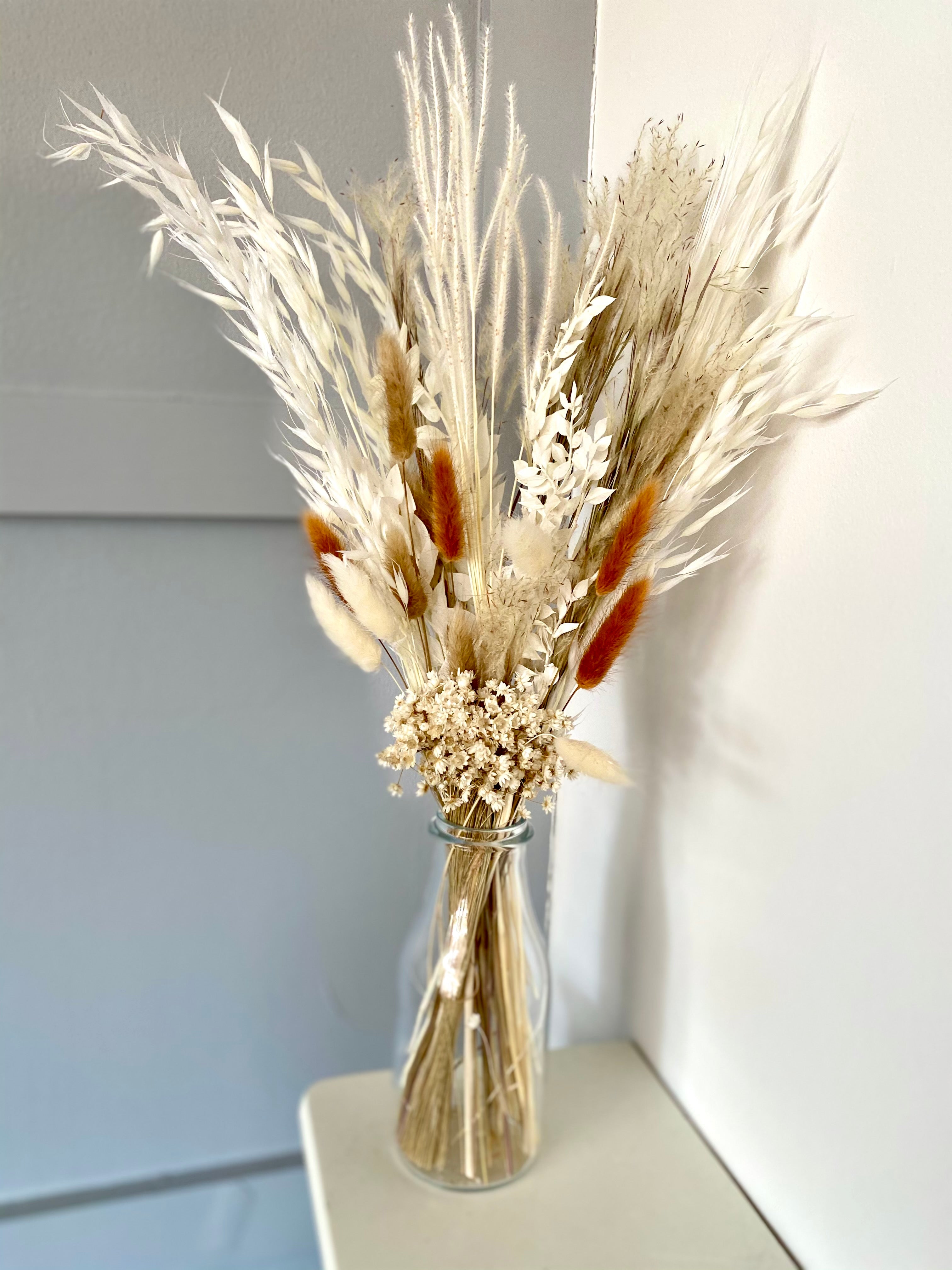 Dried flower bouquet in Neutral